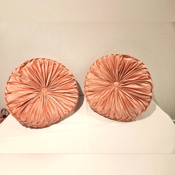 Pink velvet pillows - Picture 1 of 3